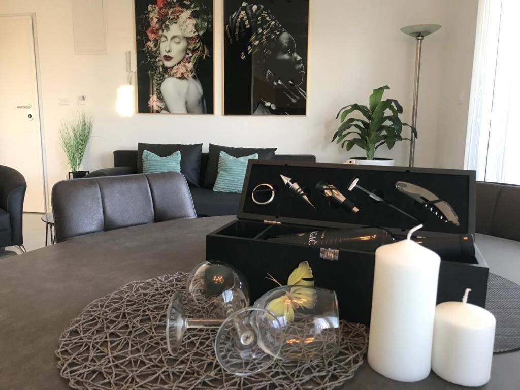 Hedonist-Luxury 2 Bedroom Apartment With Private Hot Tub, Garden And Free Parking Трогир Екстериор снимка