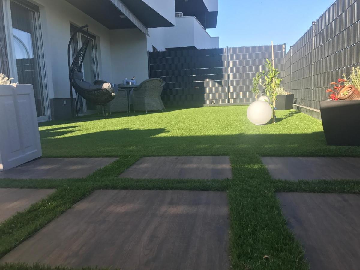 Hedonist-Luxury 2 Bedroom Apartment With Private Hot Tub, Garden And Free Parking Трогир Екстериор снимка