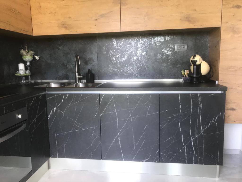 Hedonist-Luxury 2 Bedroom Apartment With Private Hot Tub, Garden And Free Parking Трогир Екстериор снимка