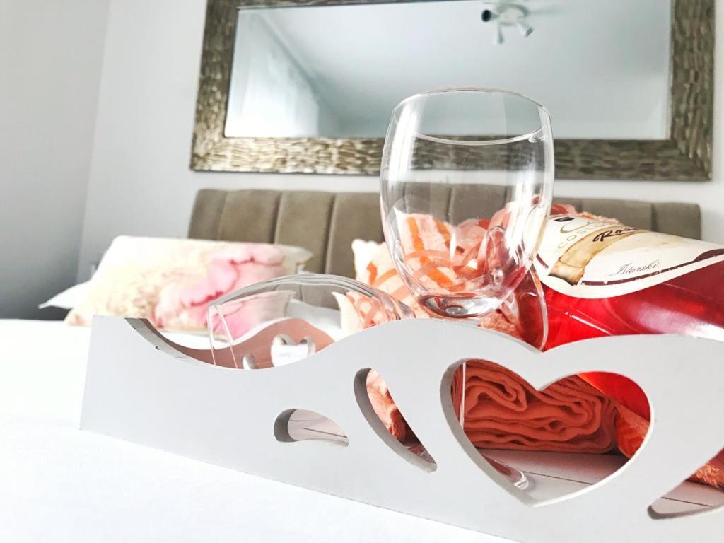 Hedonist-Luxury 2 Bedroom Apartment With Private Hot Tub, Garden And Free Parking Трогир Екстериор снимка