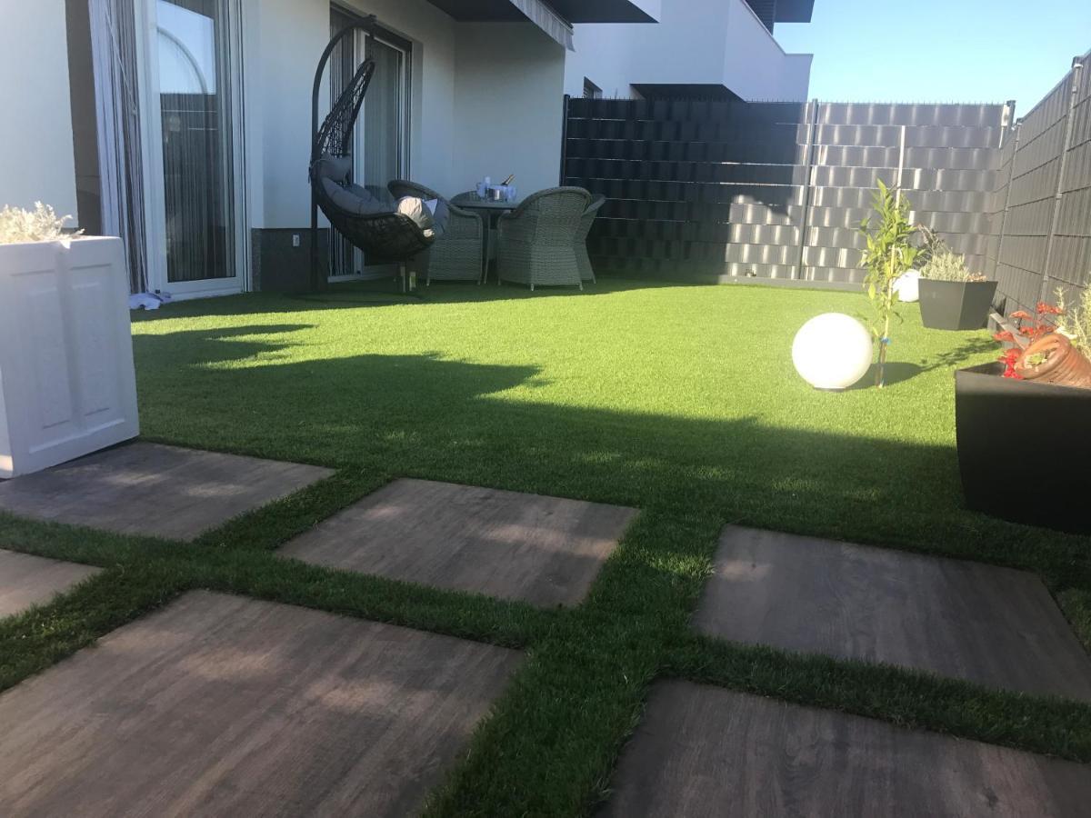 Hedonist-Luxury 2 Bedroom Apartment With Private Hot Tub, Garden And Free Parking Трогир Екстериор снимка
