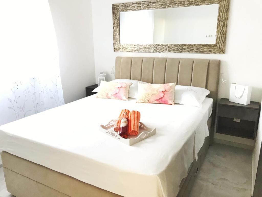 Hedonist-Luxury 2 Bedroom Apartment With Private Hot Tub, Garden And Free Parking Трогир Екстериор снимка