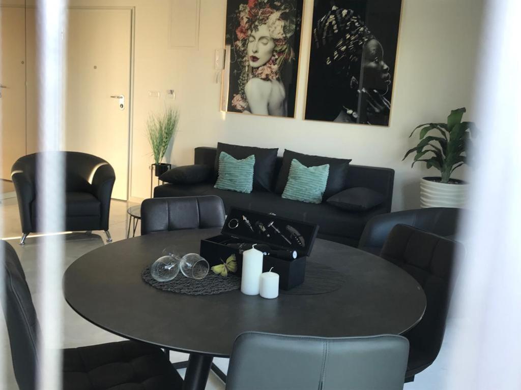 Hedonist-Luxury 2 Bedroom Apartment With Private Hot Tub, Garden And Free Parking Трогир Екстериор снимка