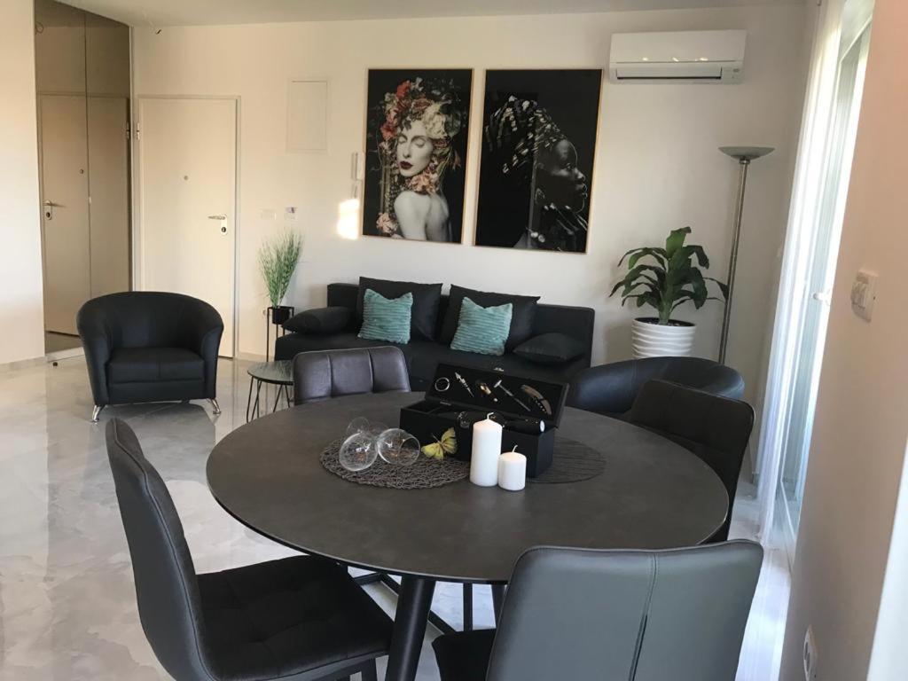 Hedonist-Luxury 2 Bedroom Apartment With Private Hot Tub, Garden And Free Parking Трогир Екстериор снимка