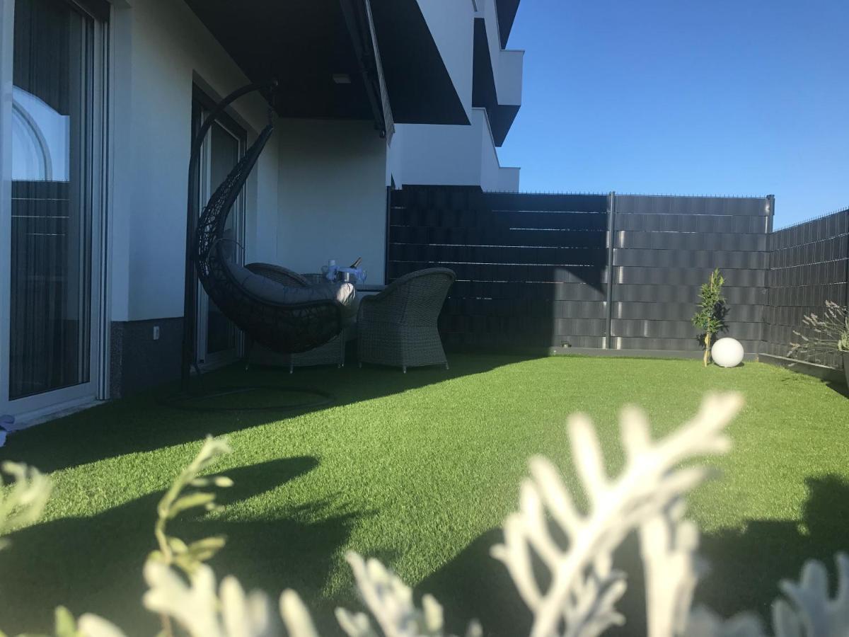 Hedonist-Luxury 2 Bedroom Apartment With Private Hot Tub, Garden And Free Parking Трогир Екстериор снимка