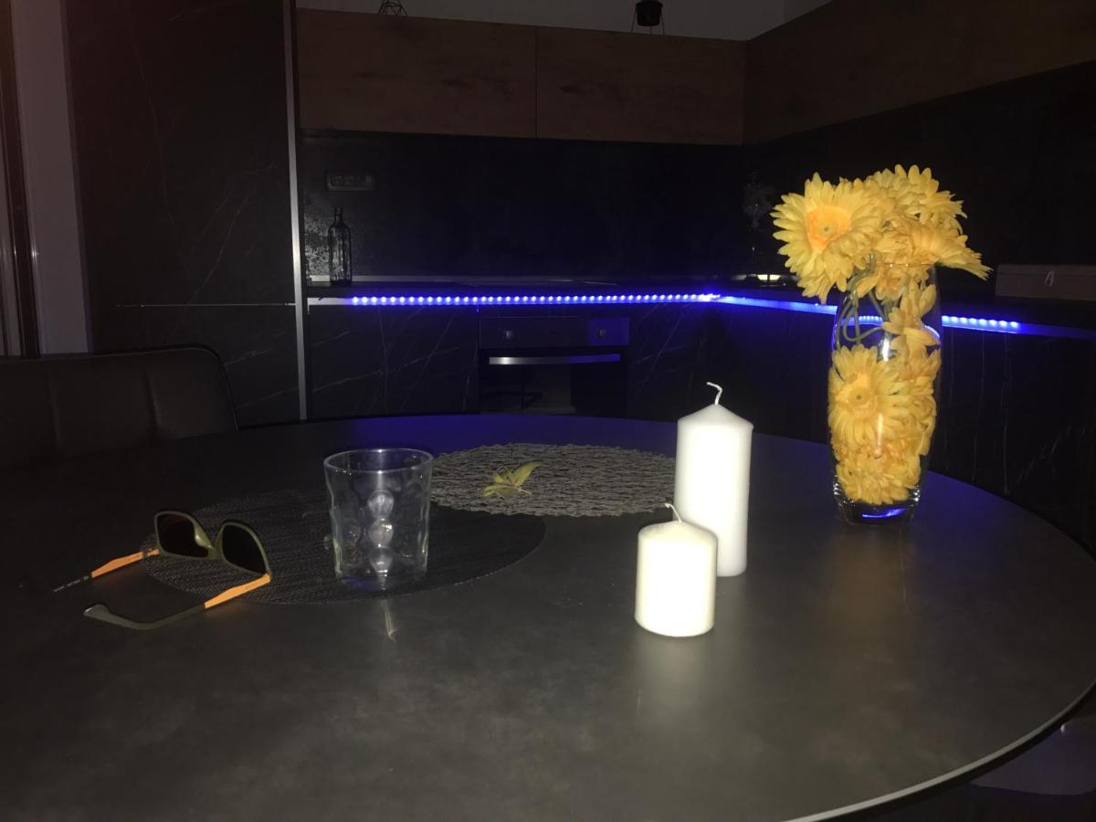 Hedonist-Luxury 2 Bedroom Apartment With Private Hot Tub, Garden And Free Parking Трогир Екстериор снимка