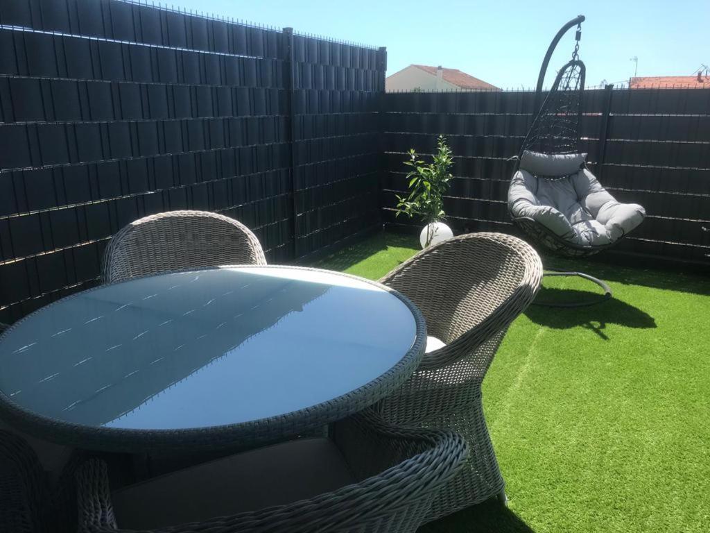 Hedonist-Luxury 2 Bedroom Apartment With Private Hot Tub, Garden And Free Parking Трогир Екстериор снимка