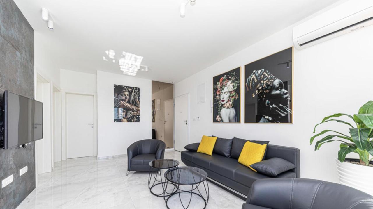 Hedonist-Luxury 2 Bedroom Apartment With Private Hot Tub, Garden And Free Parking Трогир Екстериор снимка